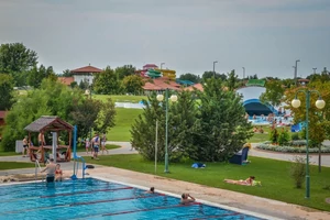 Kép 6/7 - Fürdőzés Pest megyében, Cegléden (4 teljes árú belépő) 