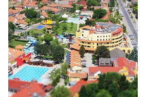 Kép 1/11 - Pancsoljon a Szent Erzsébet Gyógyfürdőben Mórahalmon  (3 db teljes árú belépő)