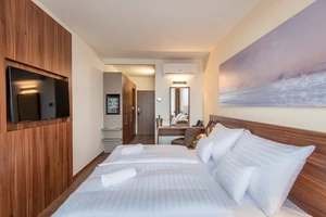 Kép 3/7 - Pihenés a hévízi gyógytó közvetlen szomszédságában (Hunguest Hotel Panoráma Hévíz)