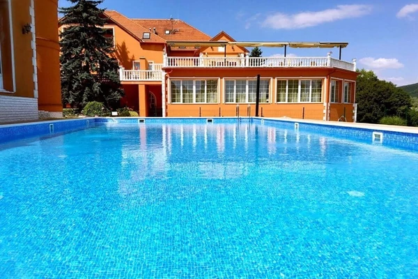 NYÁRI kikapcsolódás Esztergomban (Bellevue Hotel Esztergom)
