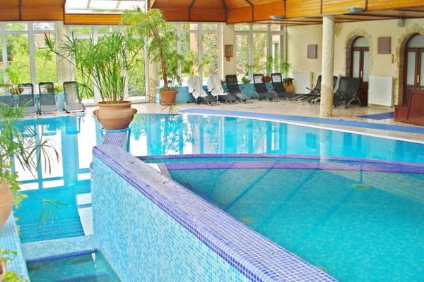 Duna-parti Relax Budapest közelében  (Duna Relax Hotel****)